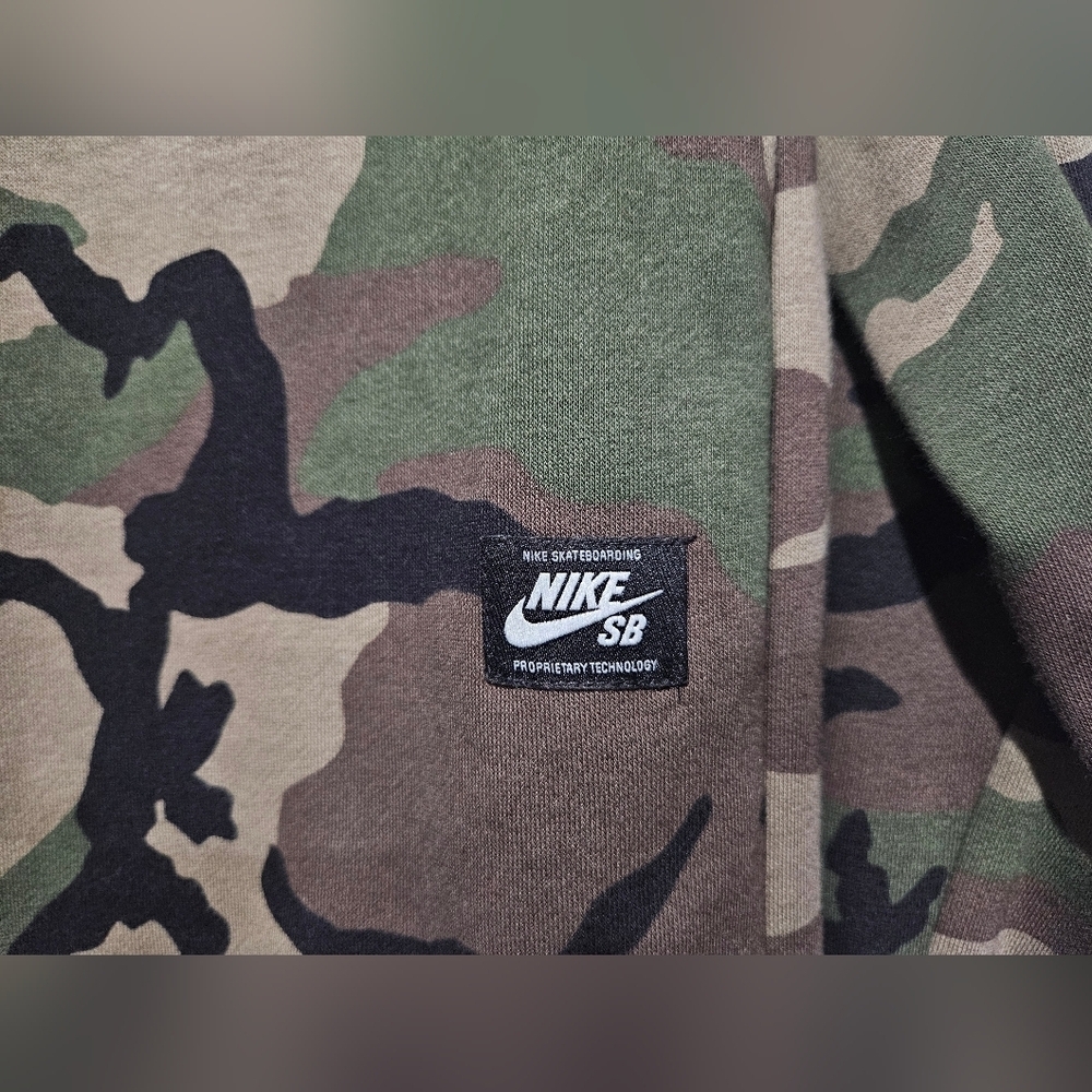 Nike SB Icon Men's Camo Olive Green Skate Crewneck. Size Small - Picture 5 of 14